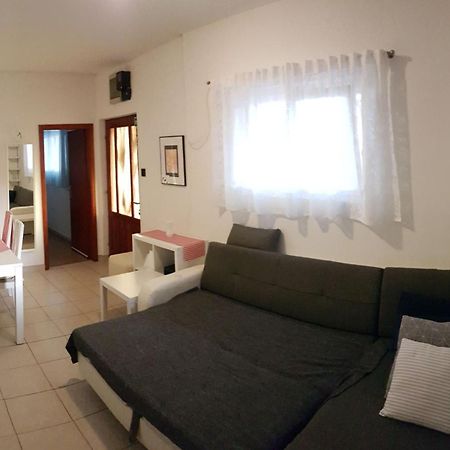 Apartmani Ela Prvić Luka Екстериор снимка