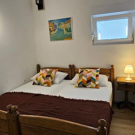 Apartmani Ela Prvić Luka Екстериор снимка