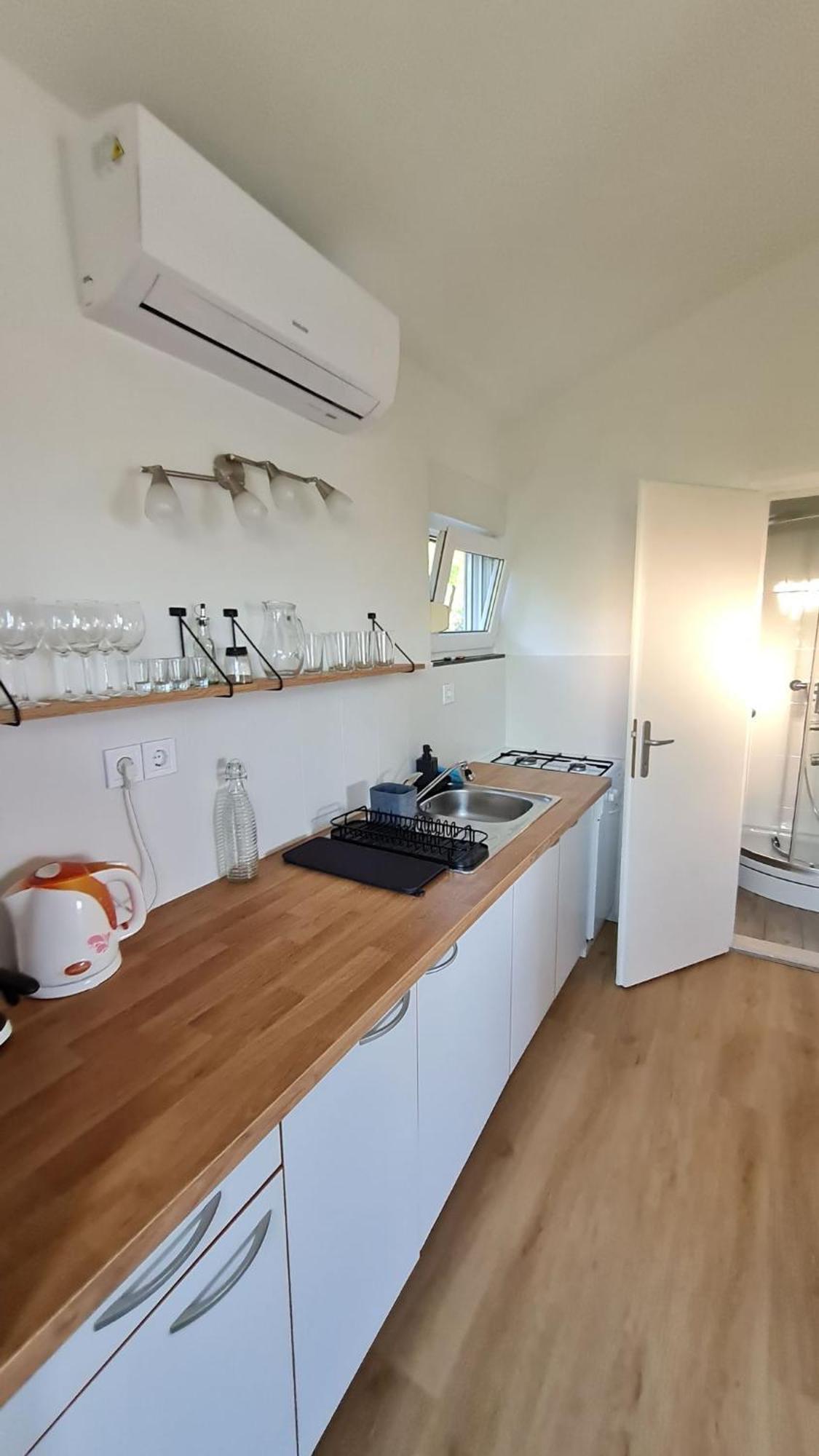 Apartmani Ela Prvić Luka Екстериор снимка
