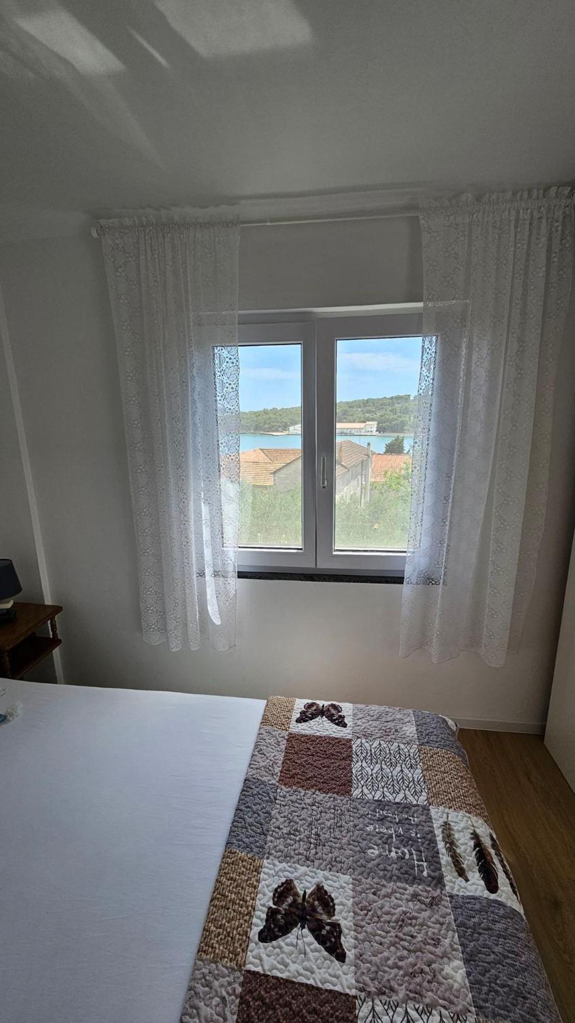 Apartmani Ela Prvić Luka Екстериор снимка